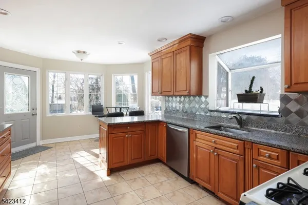 $3,900 | 1617 Westover Road, Linden, NJ 07036