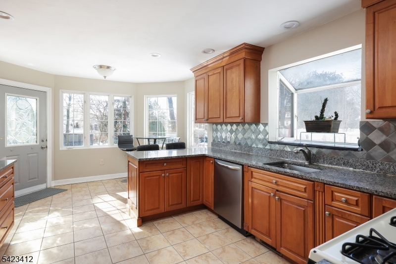 1617 Westover Road Linden, NJ 07036 - Photo 13 of 22