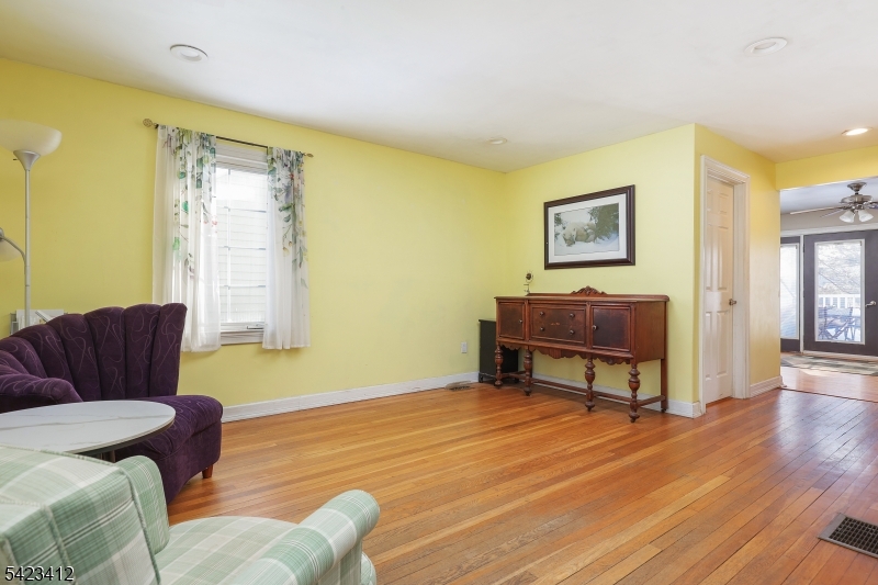 1617 Westover Road Linden, NJ 07036 - Photo 3 of 22