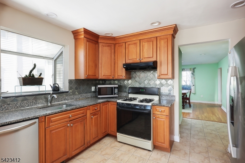 1617 Westover Road Linden, NJ 07036 - Photo 10 of 22