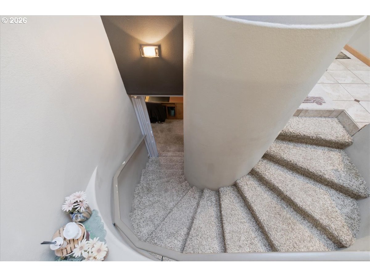 42801 Island Inn Drive Lebanon, OR 97355 - Photo 13 of 34