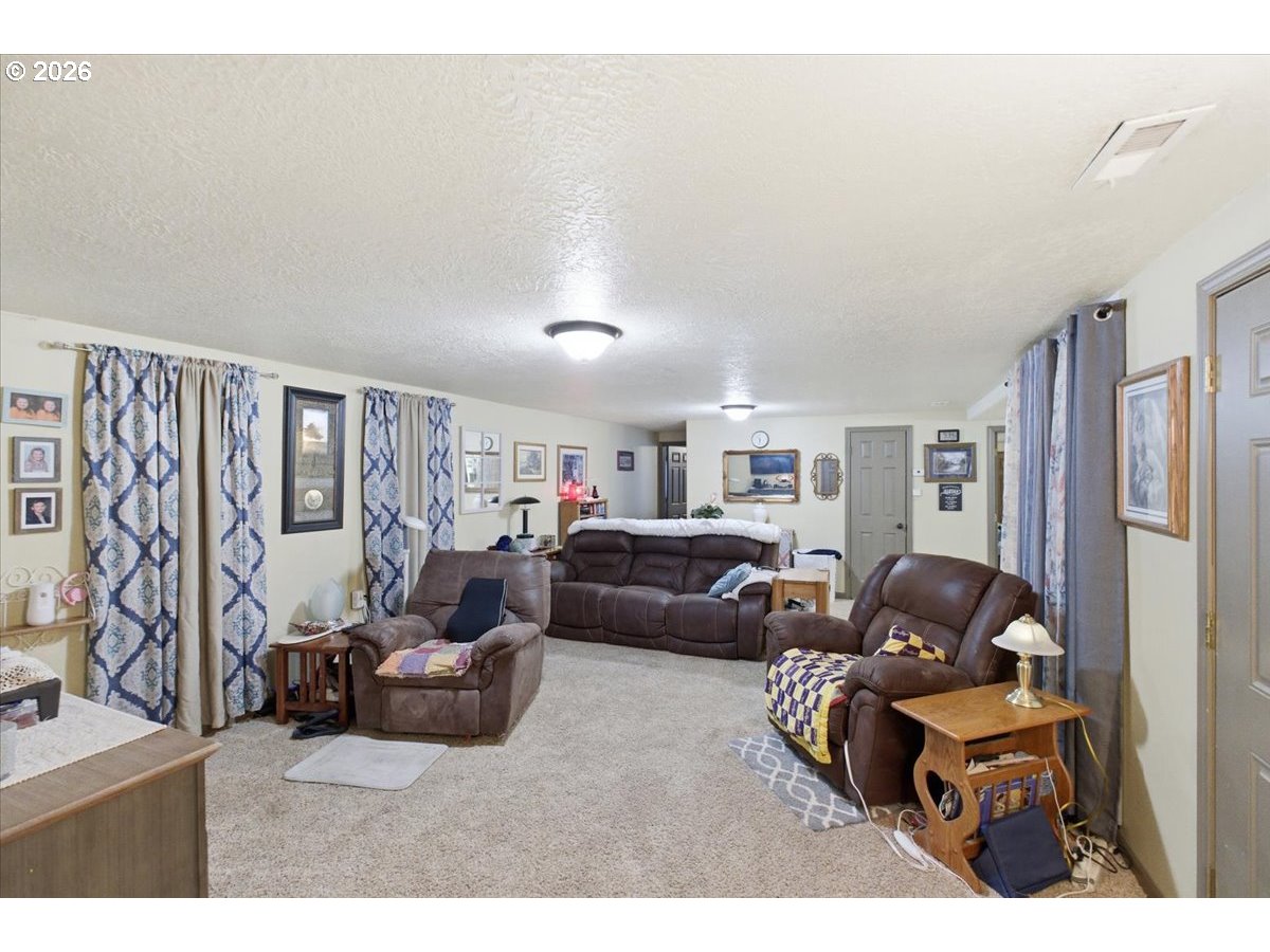 42801 Island Inn Drive Lebanon, OR 97355 - Photo 15 of 34