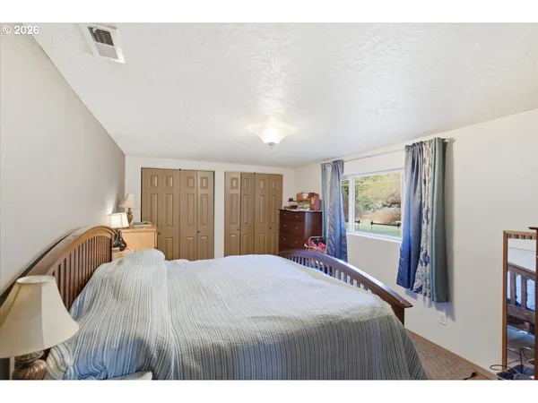 $875,000 | 42801 Island Inn Drive, Lebanon, OR 97355