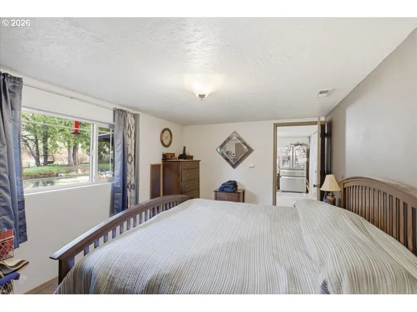 $875,000 | 42801 Island Inn Drive, Lebanon, OR 97355