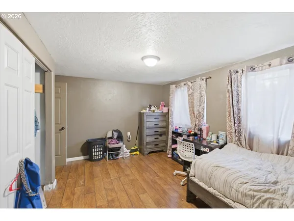 $875,000 | 42801 Island Inn Drive, Lebanon, OR 97355