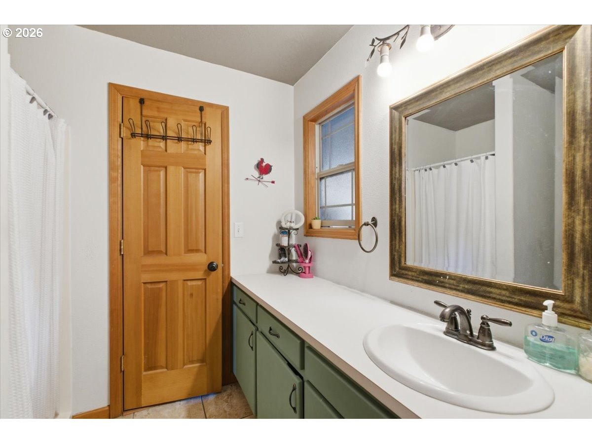 42801 Island Inn Drive Lebanon, OR 97355 - Photo 21 of 34