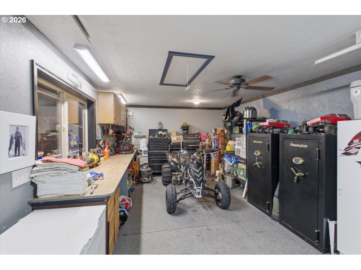 42801 Island Inn Drive Lebanon, OR 97355 - Photo 27 of 34