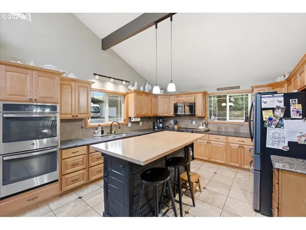 $875,000 | 42801 Island Inn Drive, Lebanon, OR 97355