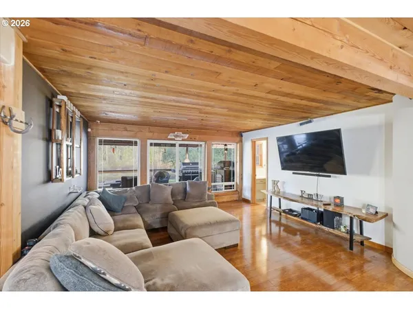 $875,000 | 42801 Island Inn Drive, Lebanon, OR 97355