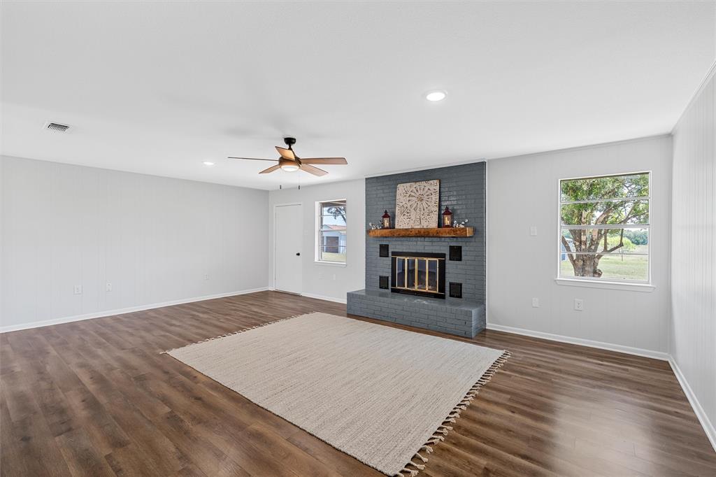 2988 East Old Axtell Road Axtell, TX 76624 - Photo 5 of 38 a bedroom with a bed and a dresser