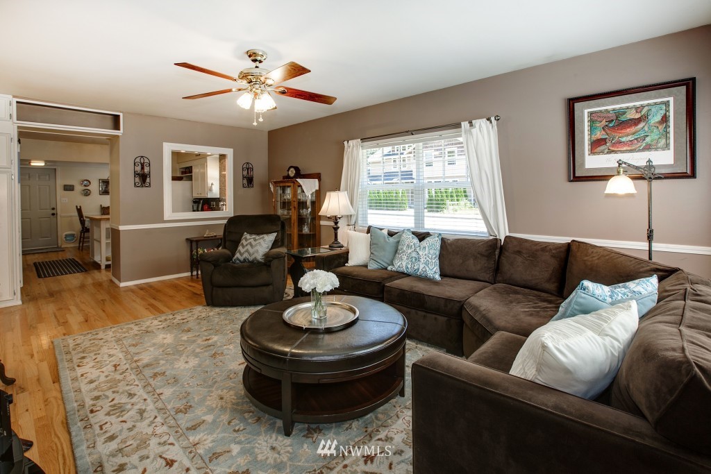 590 Southeast Bush Street Issaquah, WA 98027 - Photo 3 of 21