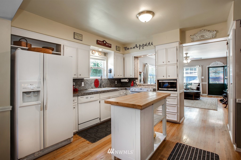 590 Southeast Bush Street Issaquah, WA 98027 - Photo 8 of 21