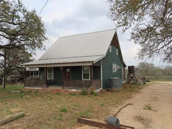 $675,000 | 678 East Other, Poteet, TX 78065