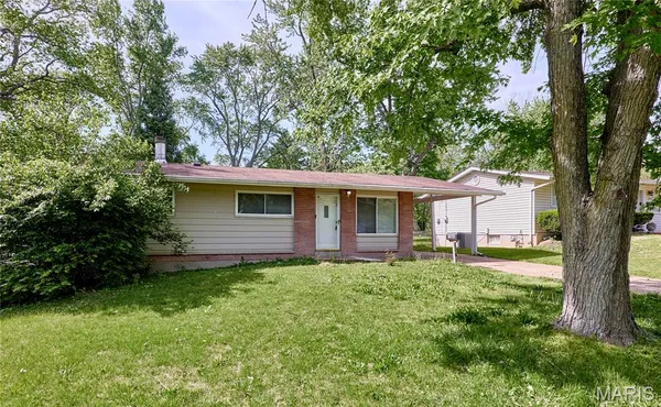 $1,500 | 1960 Parker Road, Florissant, MO 63033