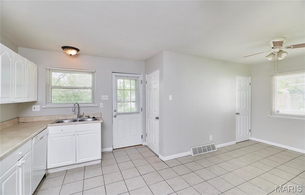1960 Parker Road Florissant, MO 63033 - Photo 11 of 24