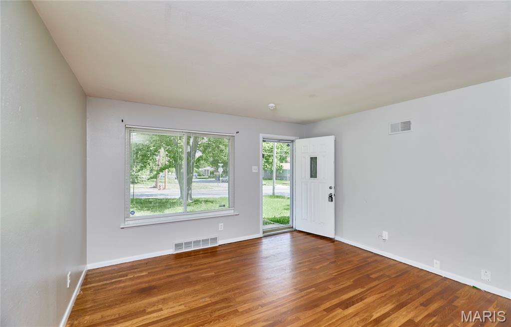 1960 Parker Road Florissant, MO 63033 - Photo 6 of 24