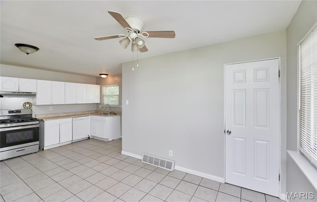 1960 Parker Road Florissant, MO 63033 - Photo 8 of 24
