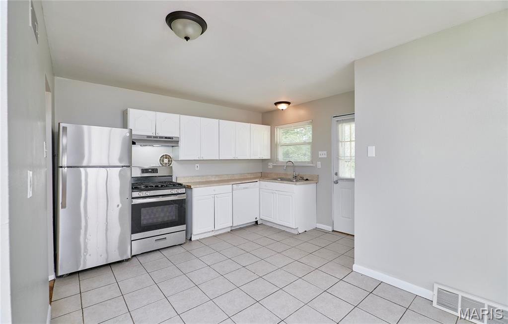 1960 Parker Road Florissant, MO 63033 - Photo 9 of 24