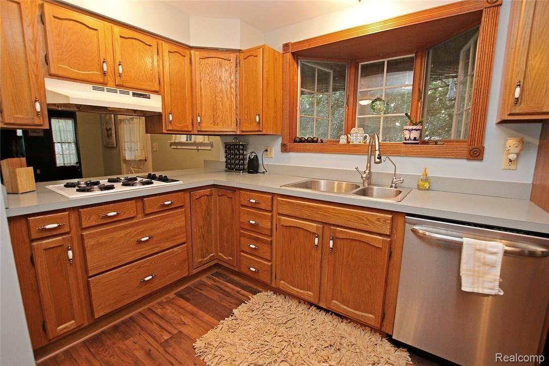6233 East Potter Road Davison, MI 48423 - Photo 10 of 47 10) Kitchen.jpg