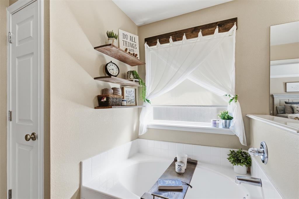 814 Chestnut Grove Drive Cleburne, TX 76033 - Photo 23 of 40 a view of entryway with furniture and wooden floor
