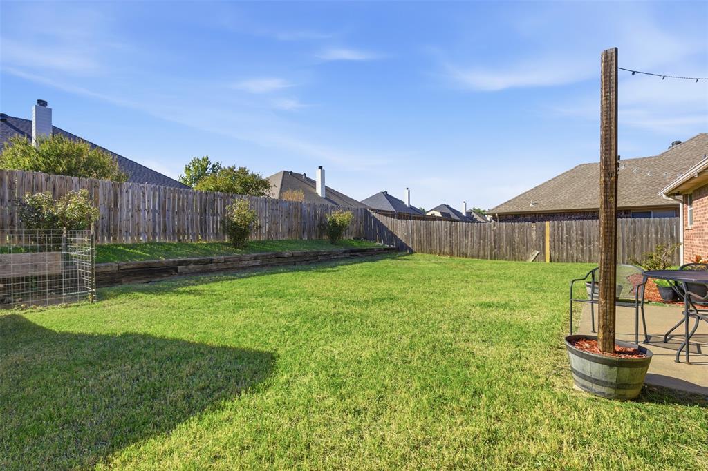 814 Chestnut Grove Drive Cleburne, TX 76033 - Photo 39 of 40 a view of a backyard with a garden and plants