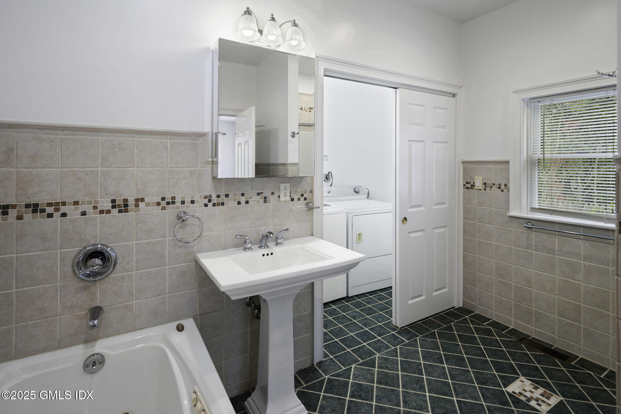 33 Circle Drive Greenwich, CT 06830 - Photo 15 of 22 a bathroom with a sink a toilet and shower