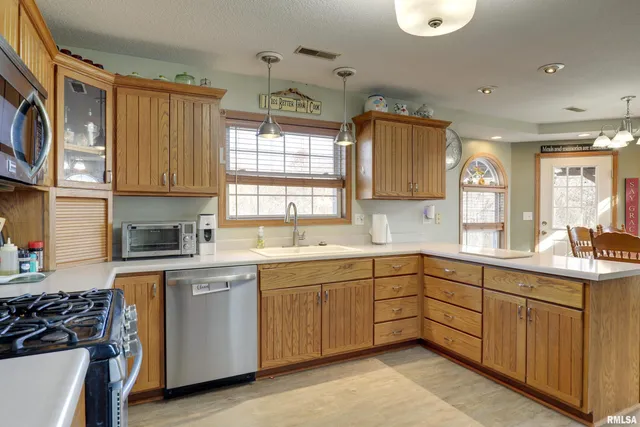 $299,900 | 2882 East 1100th Street, Loraine, IL 62349