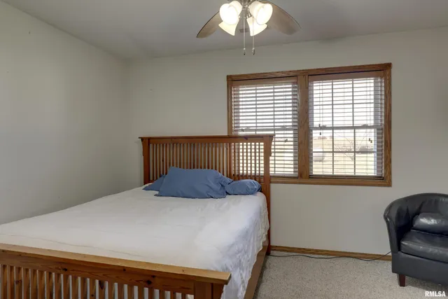 $299,900 | 2882 East 1100th Street, Loraine, IL 62349