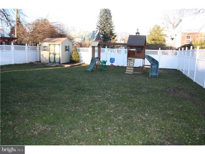 134 Roberts Road Aston, PA 19014 - Photo 2 of 25 Back Yard