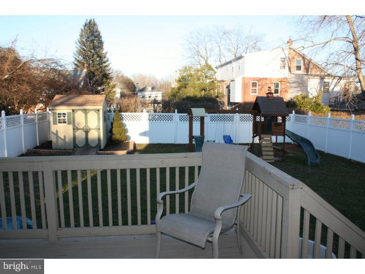 134 Roberts Road Aston, PA 19014 - Photo 4 of 25 Deck