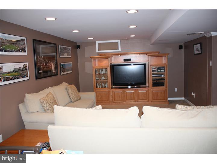 134 Roberts Road Aston, PA 19014 - Photo 6 of 25 Family Room