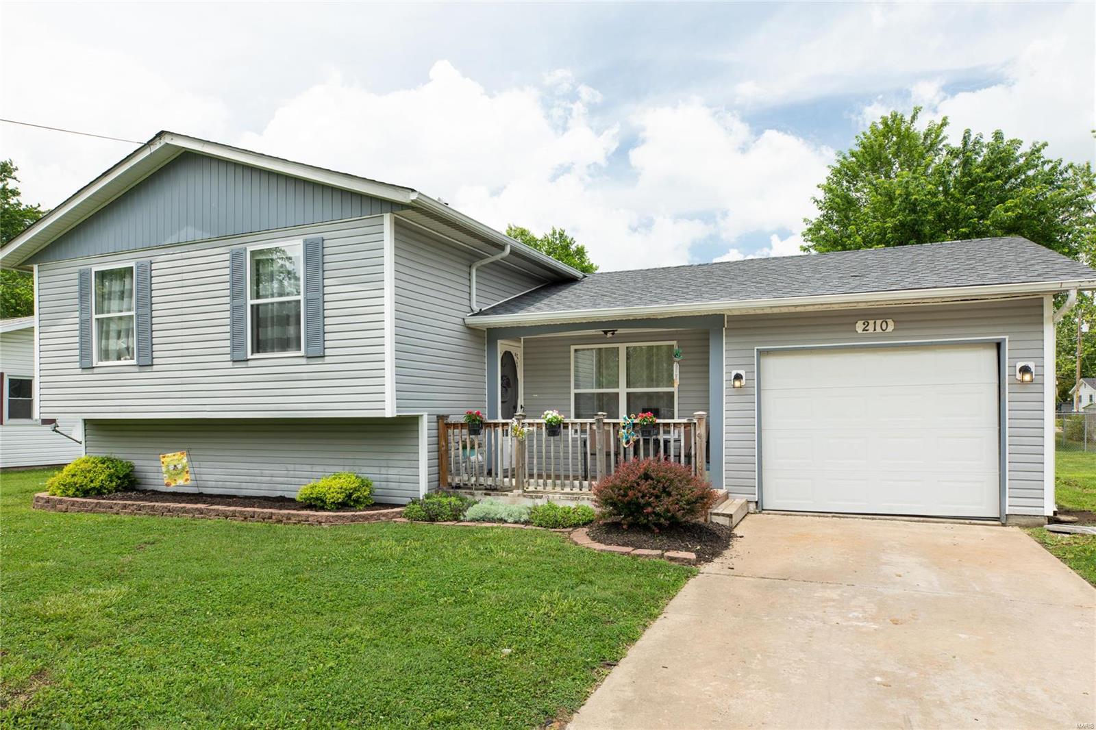 210 Edwin Street Brighton, IL 62012 - Photo 1 of 32 Gallery Image 1
