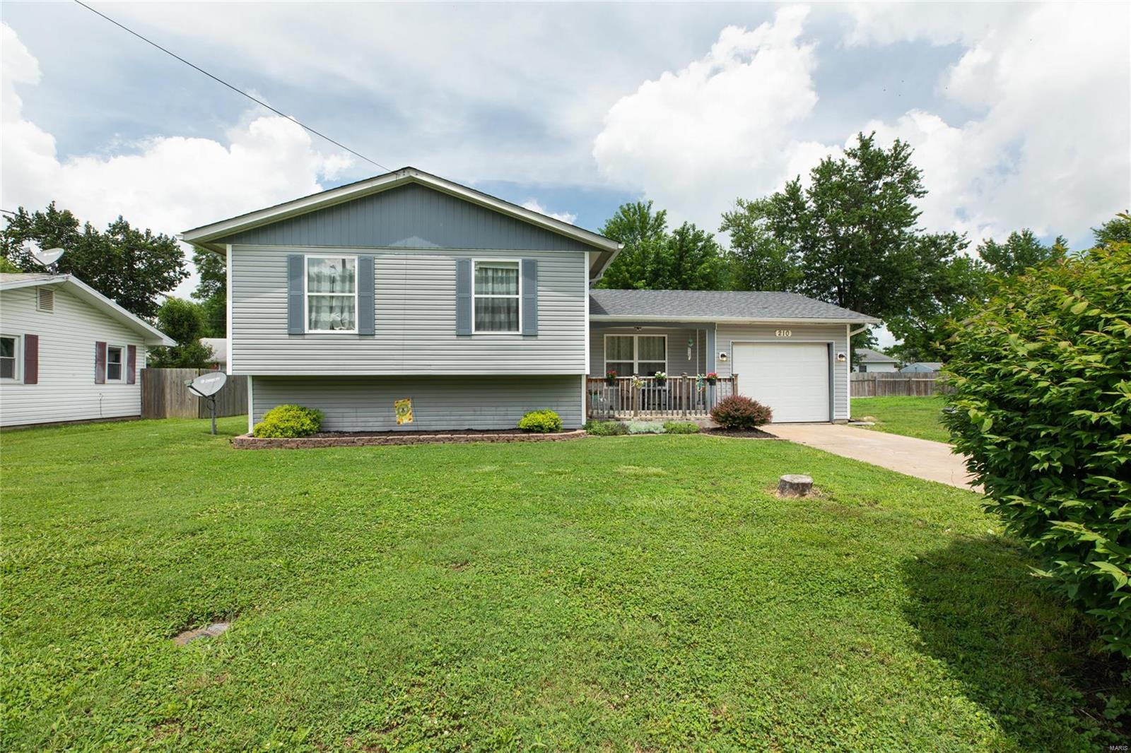 210 Edwin Street Brighton, IL 62012 - Photo 2 of 32 Gallery Image 2