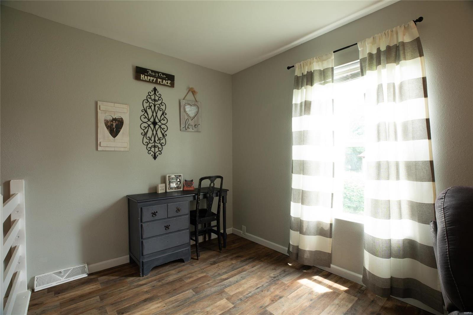 210 Edwin Street Brighton, IL 62012 - Photo 11 of 32 Gallery Image 11
