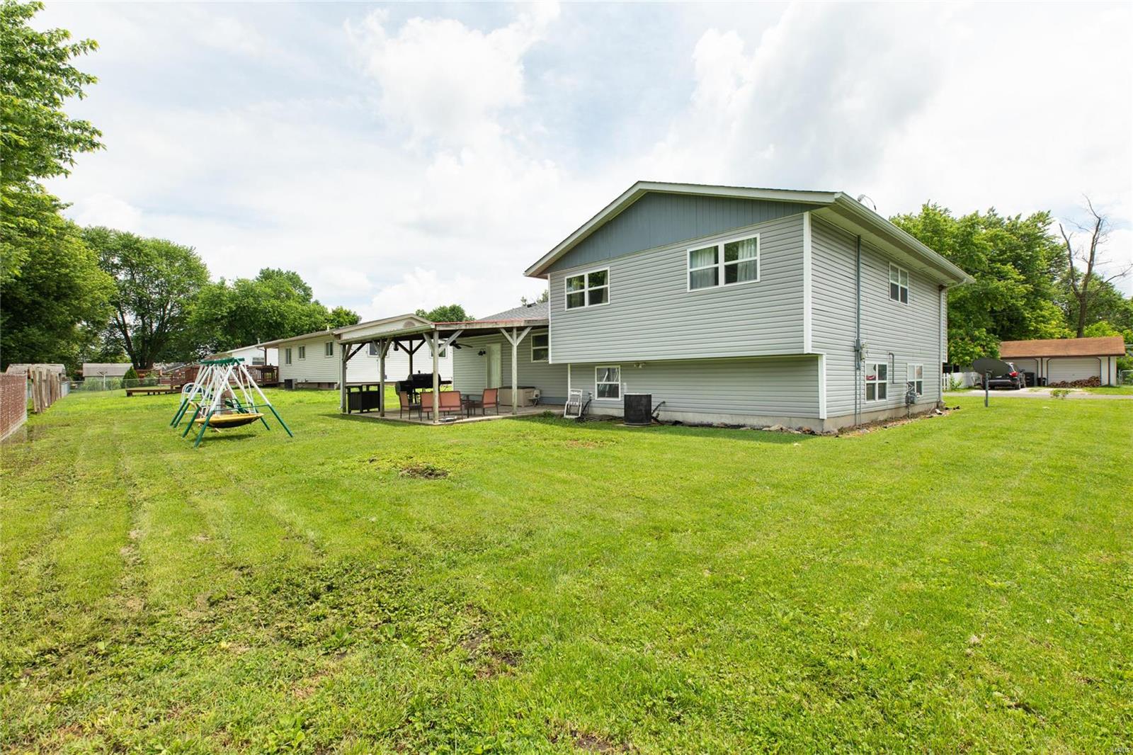 210 Edwin Street Brighton, IL 62012 - Photo 5 of 32 Gallery Image 5