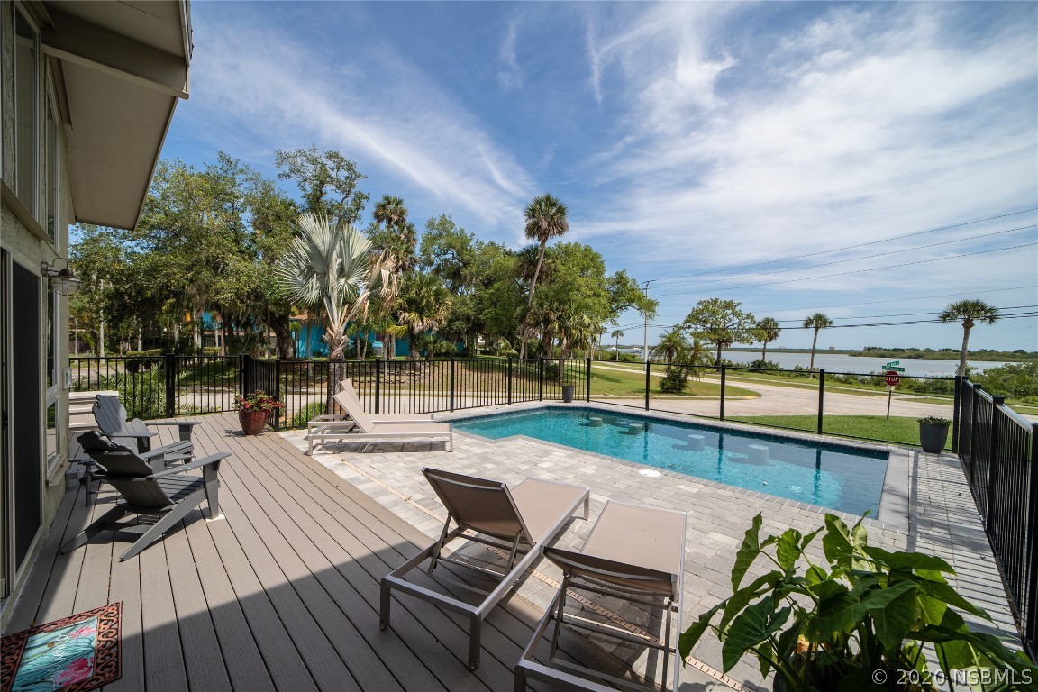 346 North Riverside Drive Edgewater, FL 32132 - Photo 12 of 45 Gallery Image 12