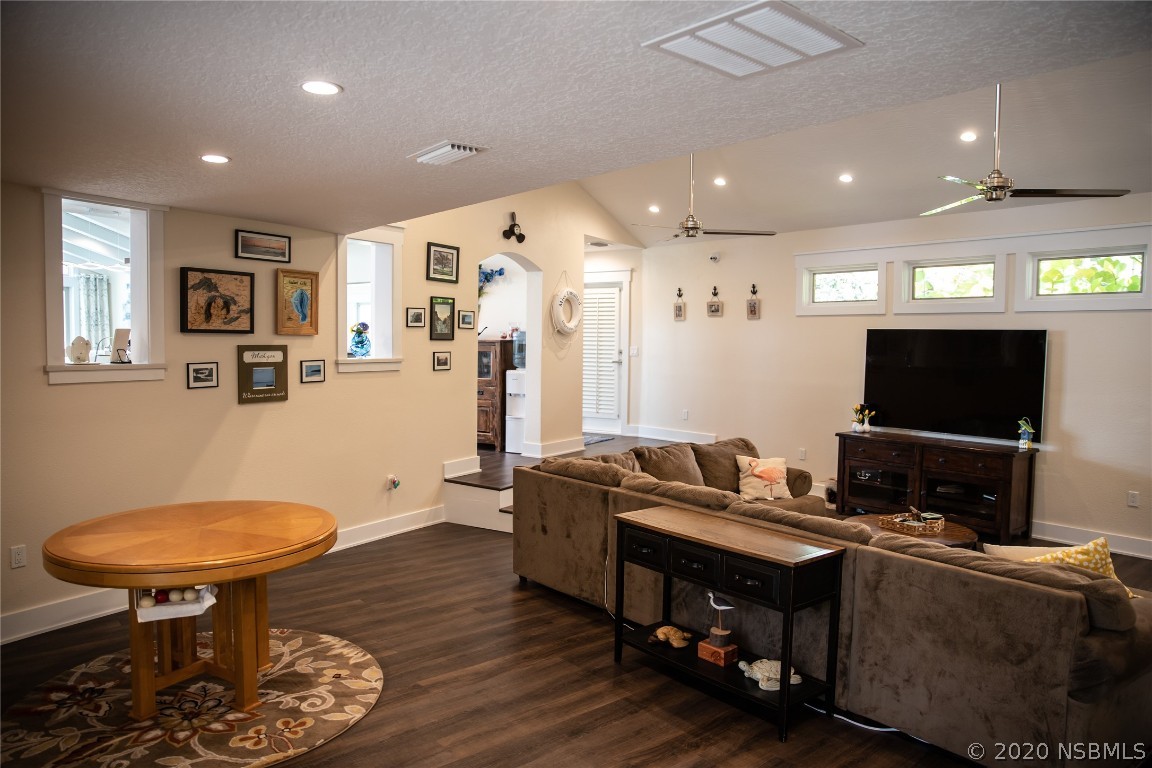 346 North Riverside Drive Edgewater, FL 32132 - Photo 5 of 45 Gallery Image 5