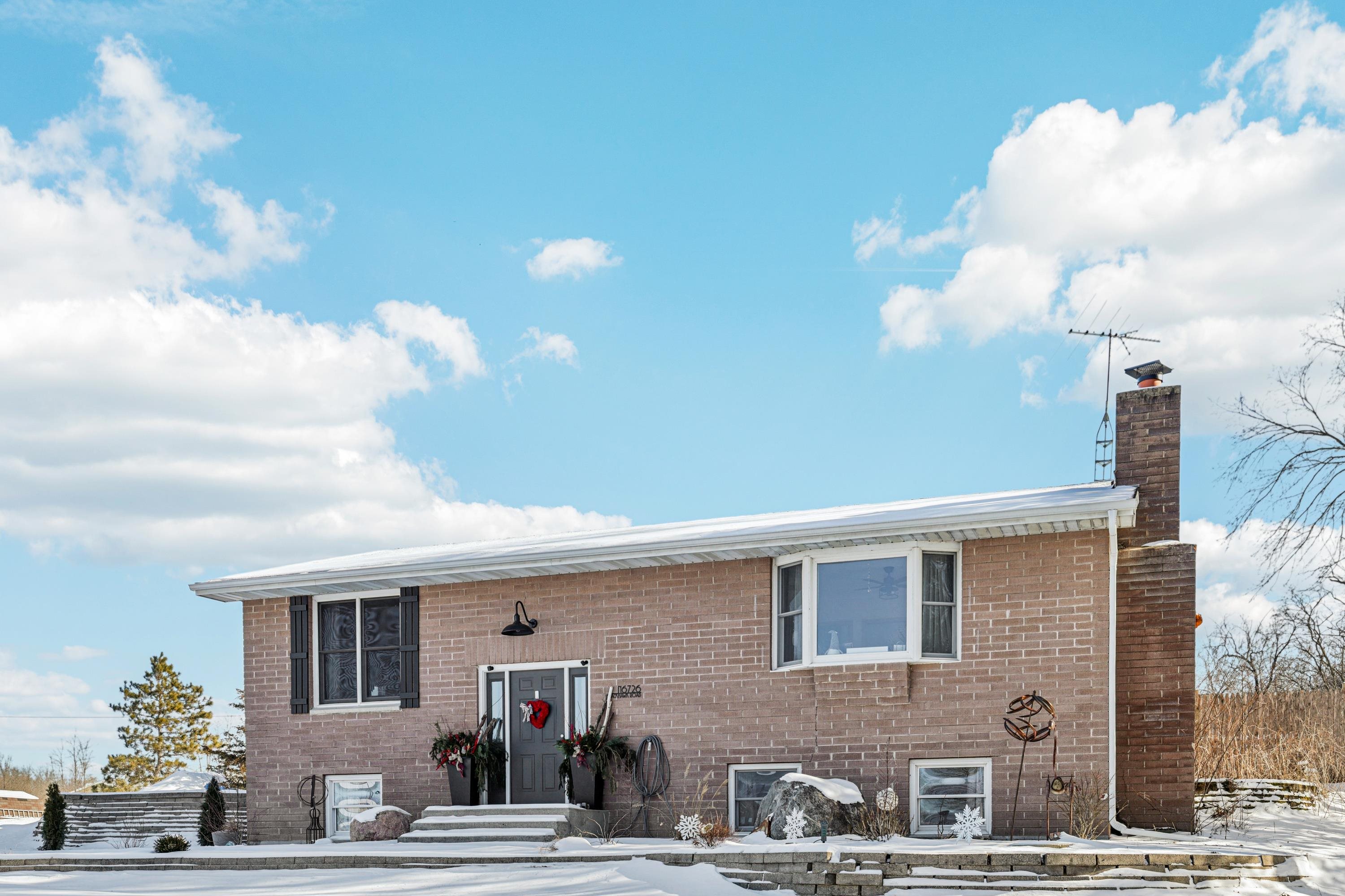 N6726 Blackhawk Portage, WI 53901 - Photo 8 of 36