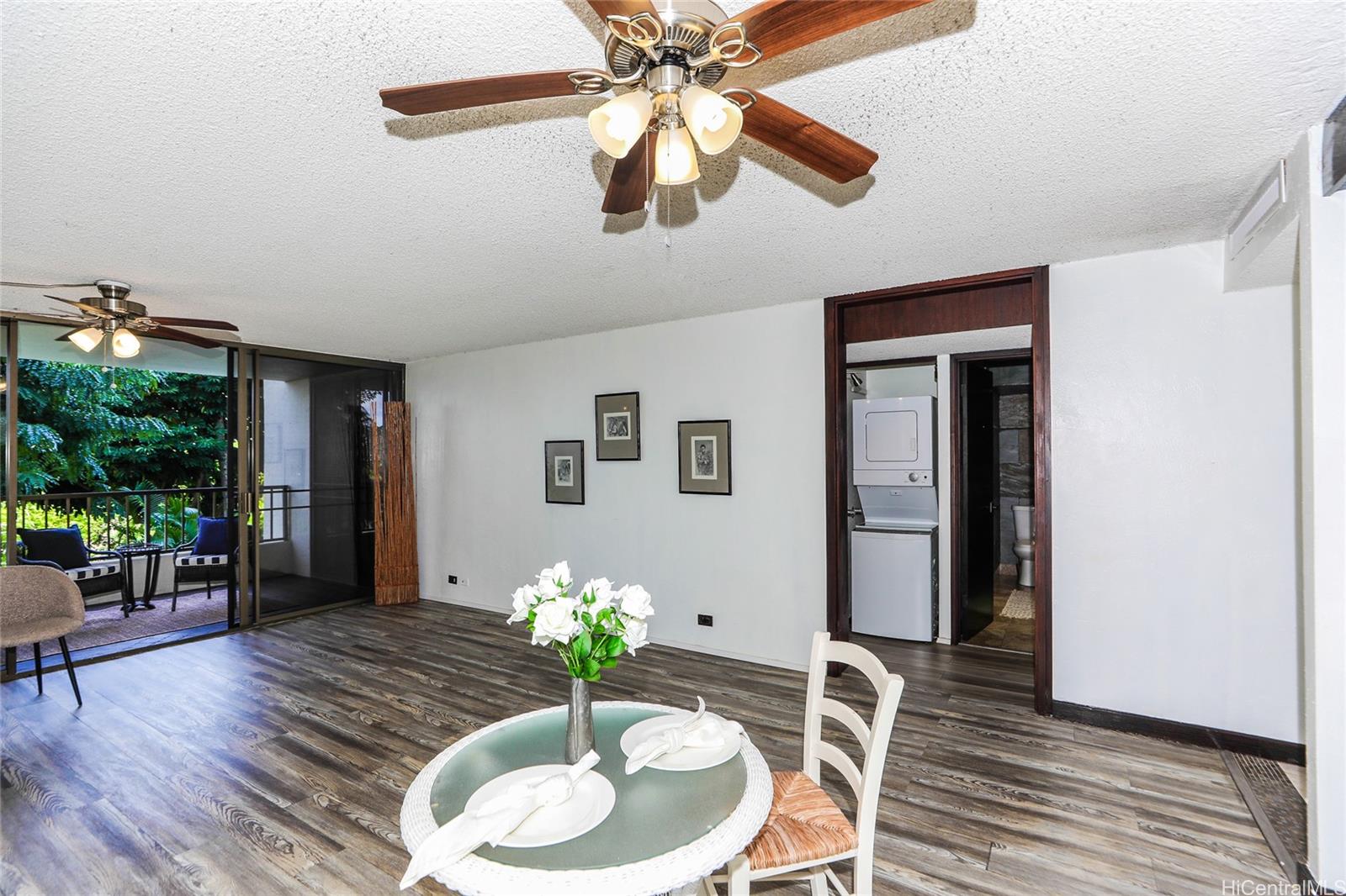 500 Lunalilo Home Road, Unit 22H Honolulu, HI 96825 - Photo 9 of 25 Great room with easy access to laundry!