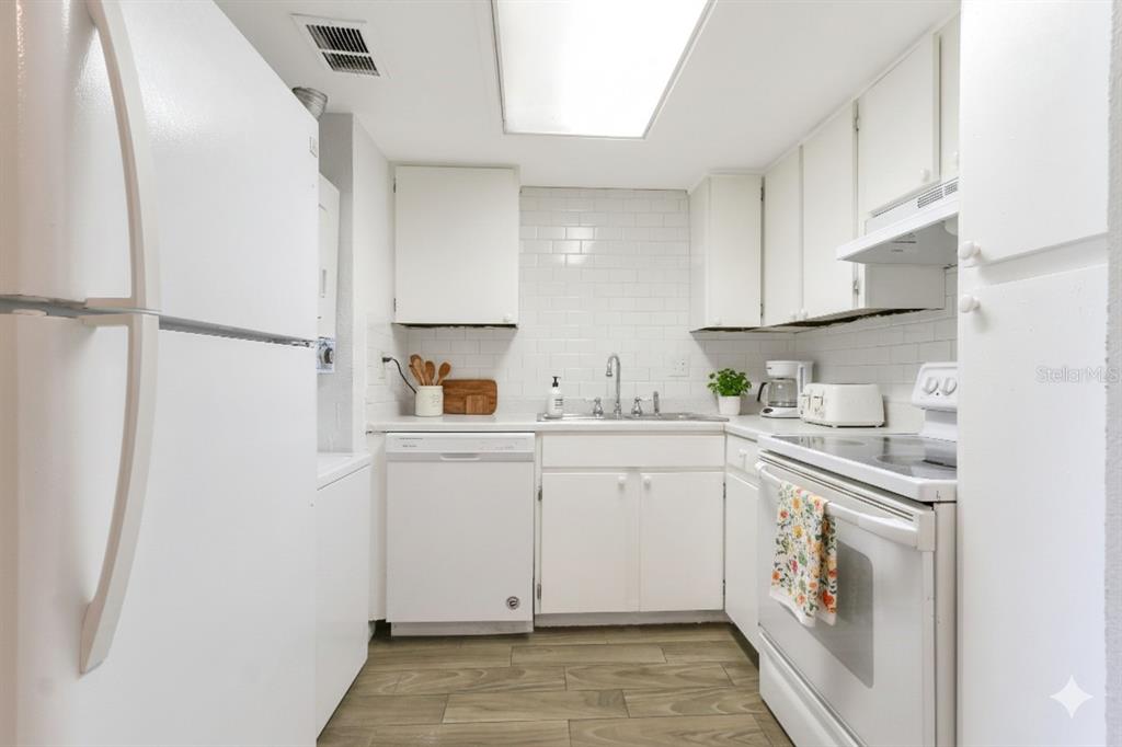 922 Lake Destiny Road, Unit E Altamonte Springs, FL 32714 - Photo 11 of 24 a utility room with cabinets washer and dryer