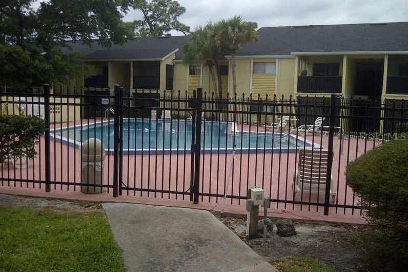 922 Lake Destiny Road, Unit E Altamonte Springs, FL 32714 - Photo 6 of 24 a view of a house with a wooden fence
