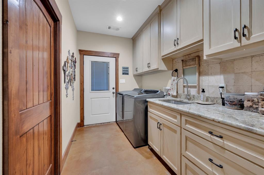 751 Sullivan Road Ennis, TX 75119 - Photo 14 of 38