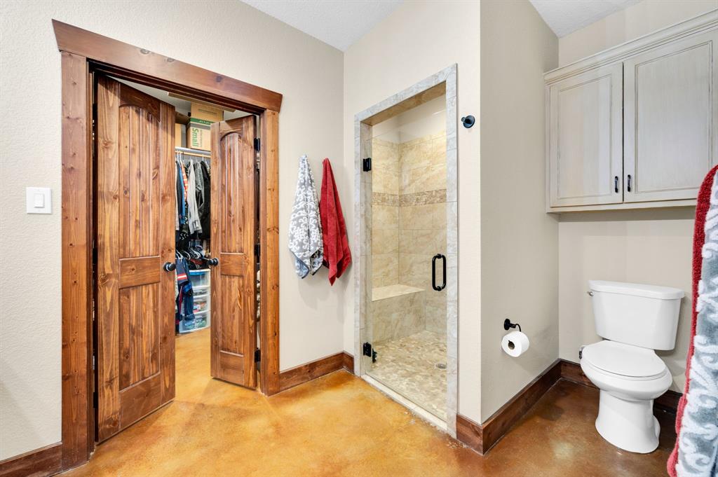 751 Sullivan Road Ennis, TX 75119 - Photo 17 of 38 1st Primary Bathroom