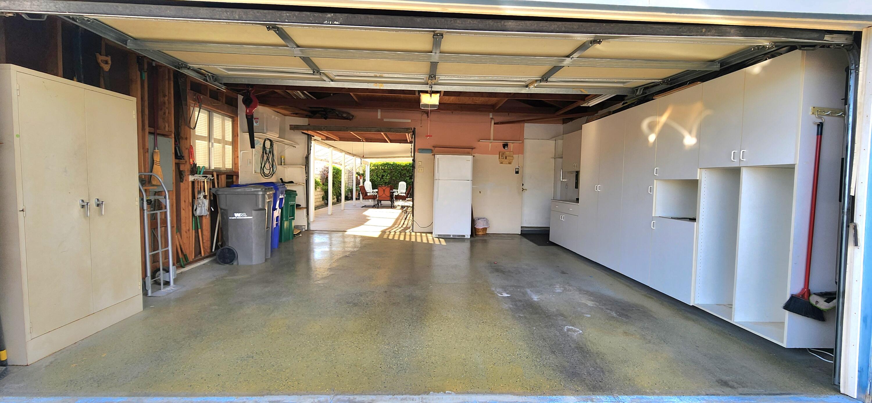 73594 Cabazon Peak Drive Palm Desert, CA 92260 - Photo 21 of 32 Garage