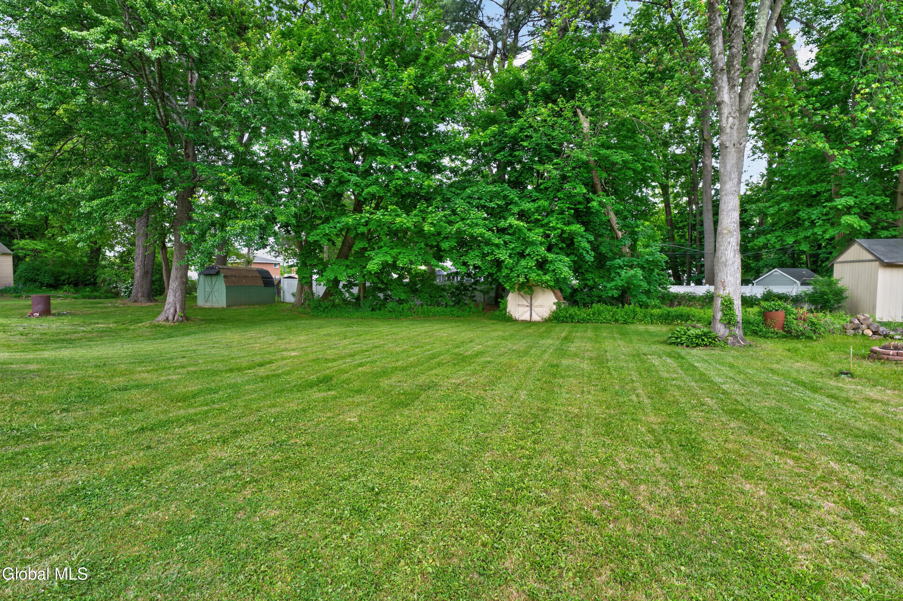 48 Schoolhouse Road Guilderland, NY 12203 - Photo 3 of 44 Yard 1
