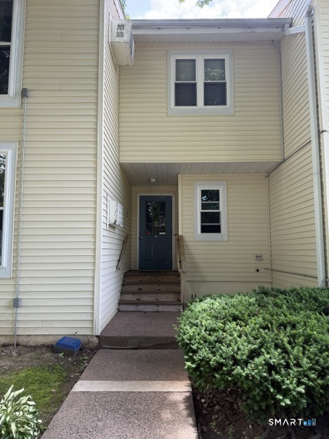 949 Pleasant Valley Road, Unit 23 South Windsor, CT 06074 - Photo 2 of 14 Entry doorway
