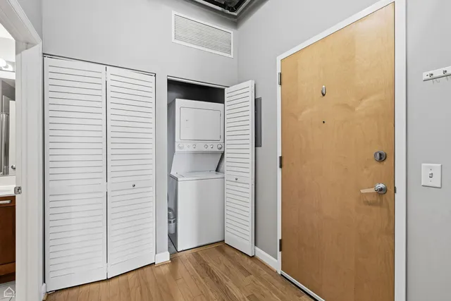 $325,000 | 111 South Morgan Street, Unit 701, Chicago, IL 60607