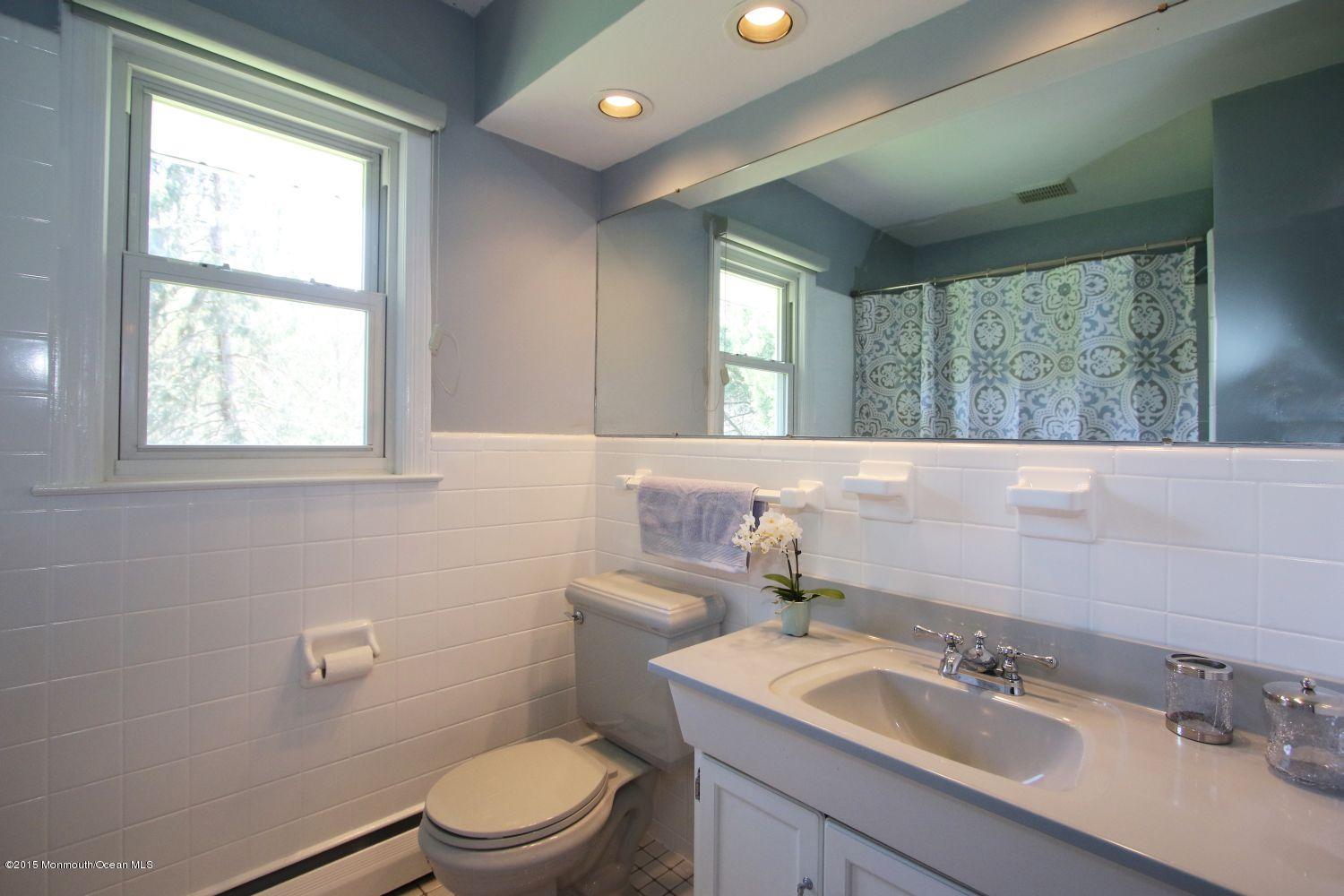 32 Holland Road Middletown, NJ 07748 - Photo 13 of 18 2nd bath