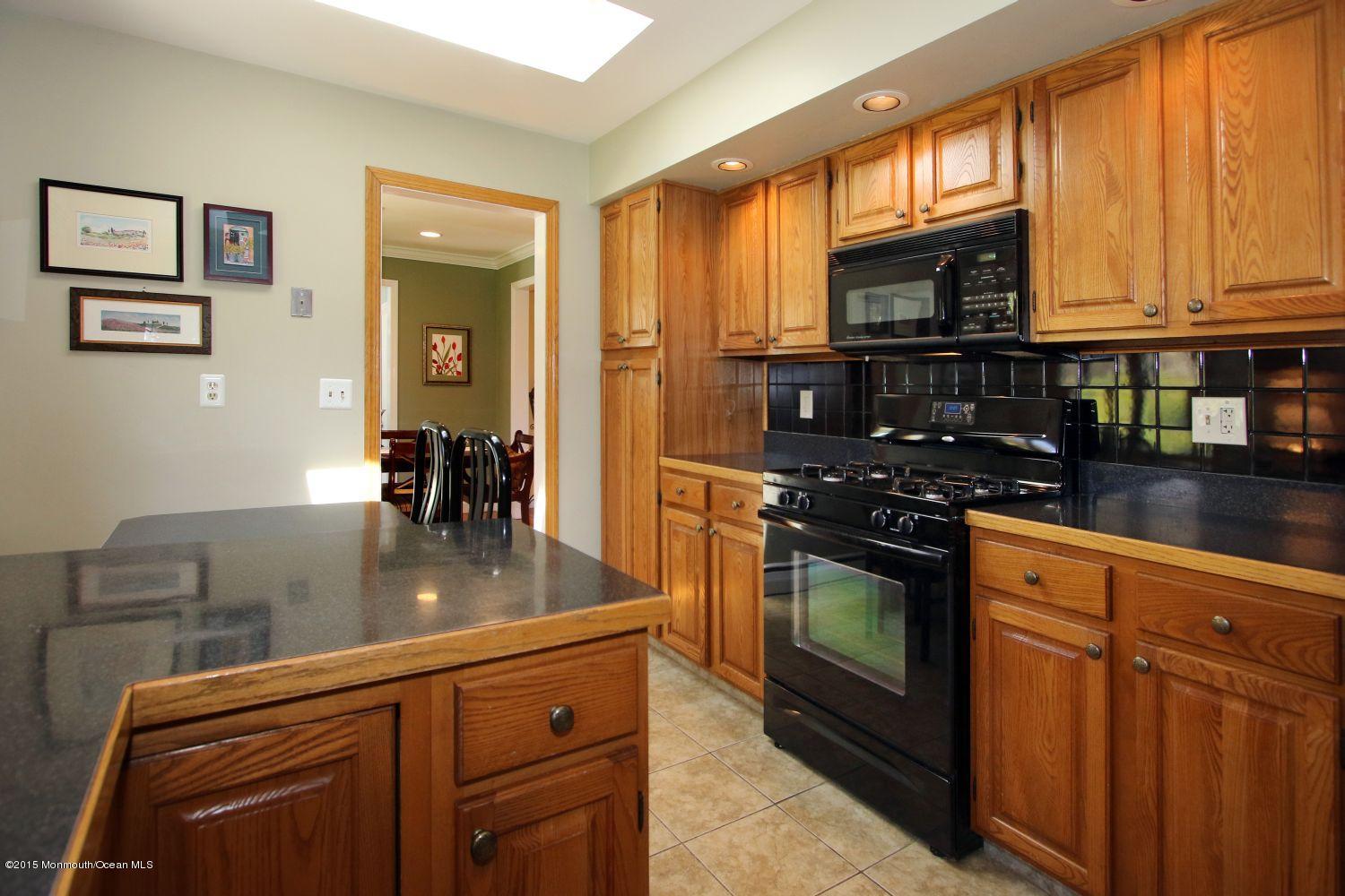 32 Holland Road Middletown, NJ 07748 - Photo 3 of 18 kitchen