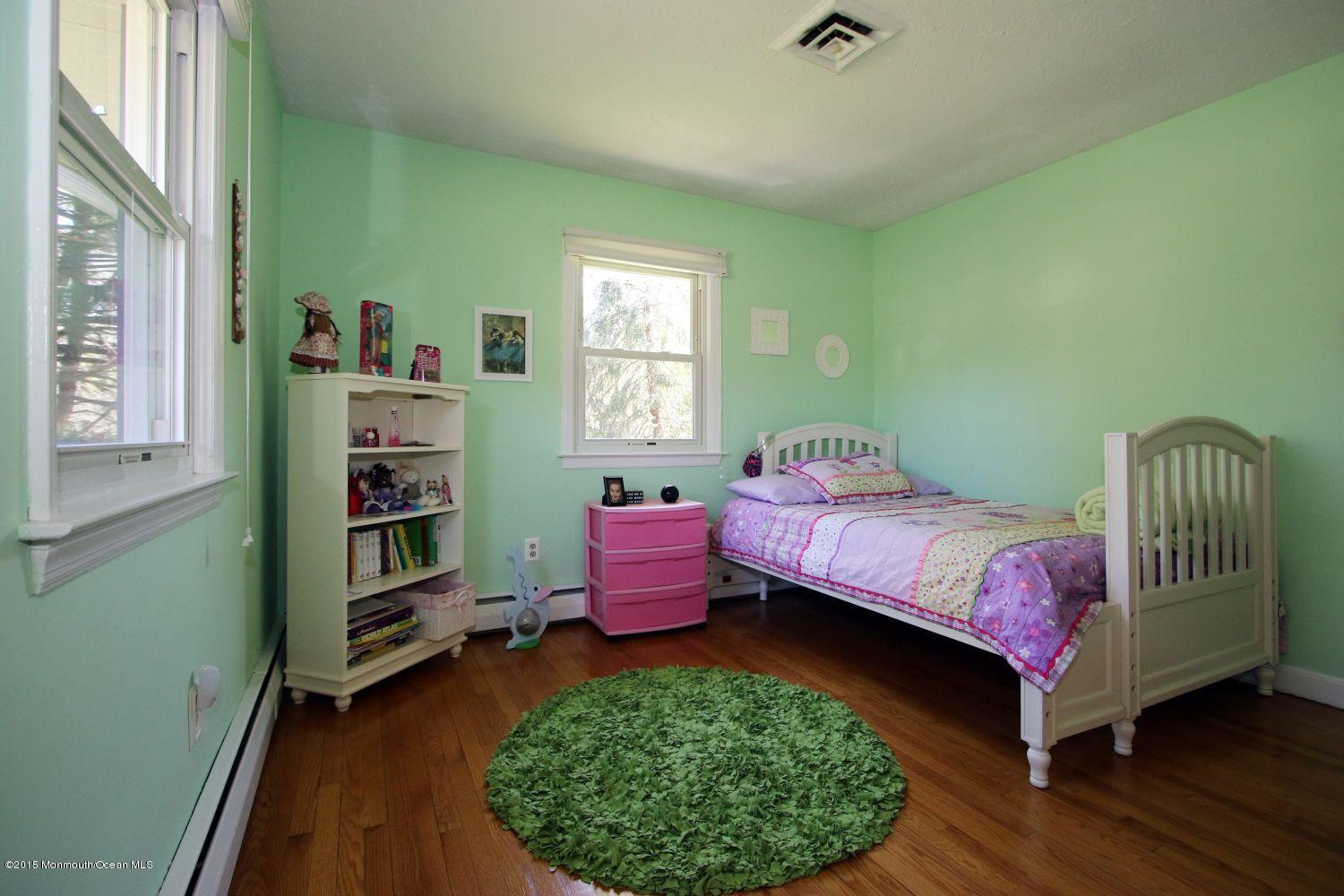 32 Holland Road Middletown, NJ 07748 - Photo 9 of 18 holl13